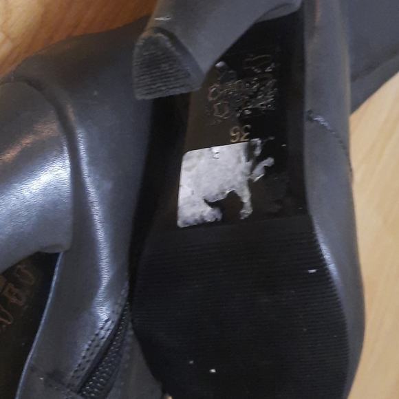 Le Chateau boots - Picture 3 of 10